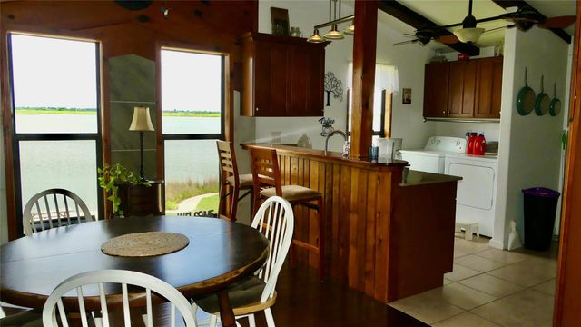 4432 Swan Street, Hitchcock, TX 77563