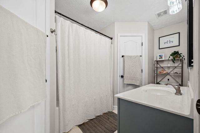 219 TOWBRIDGE DR, Murfreesboro, TN 37129