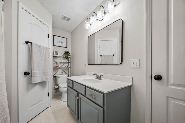 219 TOWBRIDGE DR, Murfreesboro, TN 37129