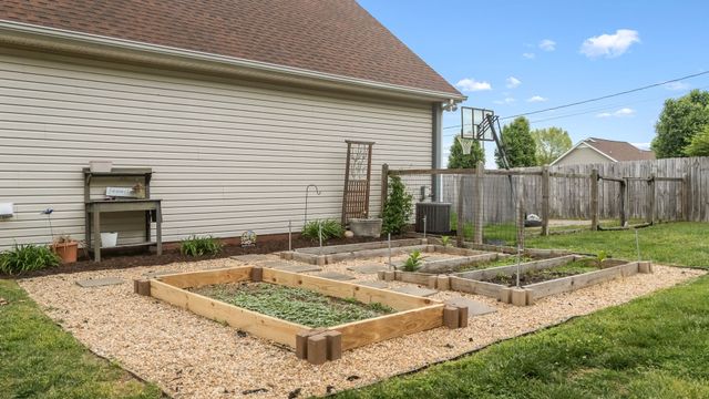 219 TOWBRIDGE DR, Murfreesboro, TN 37129