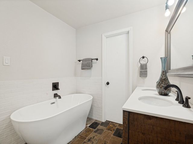 20 Lee Drive, Heath, TX 75032