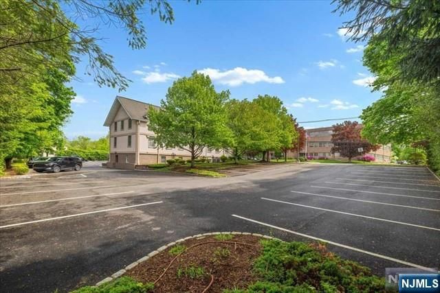 27 S Franklin Turnpike 101, Ramsey, NJ 07446