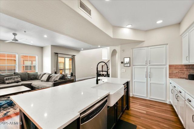 3935 E ROUGH RIDER Road 1016, Phoenix, AZ 85050