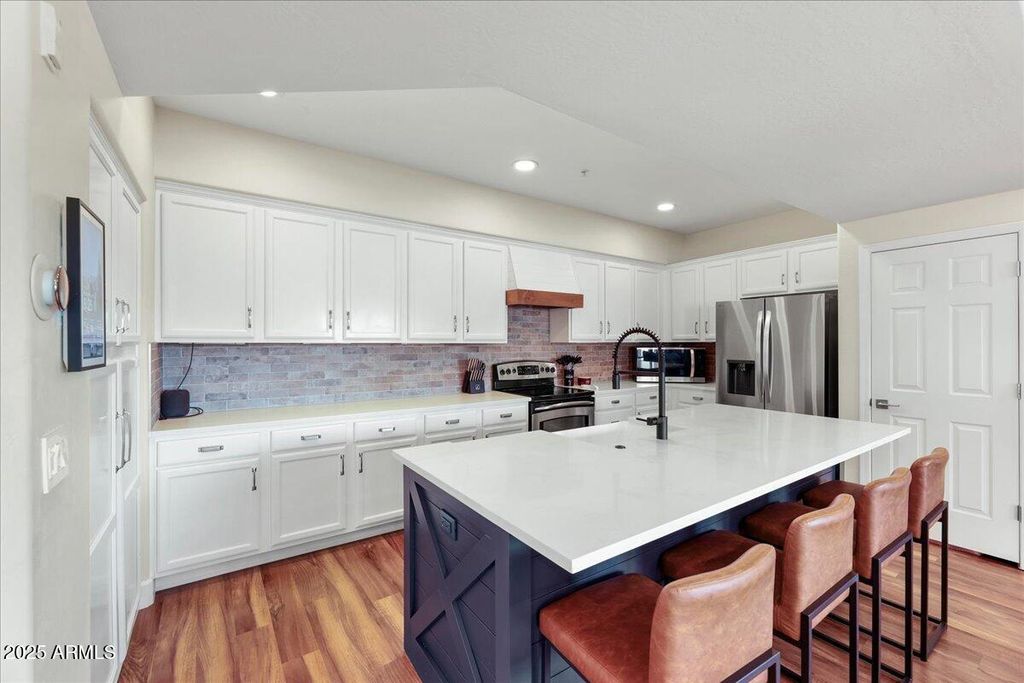 3935 E ROUGH RIDER Road 1016, Phoenix, AZ 85050