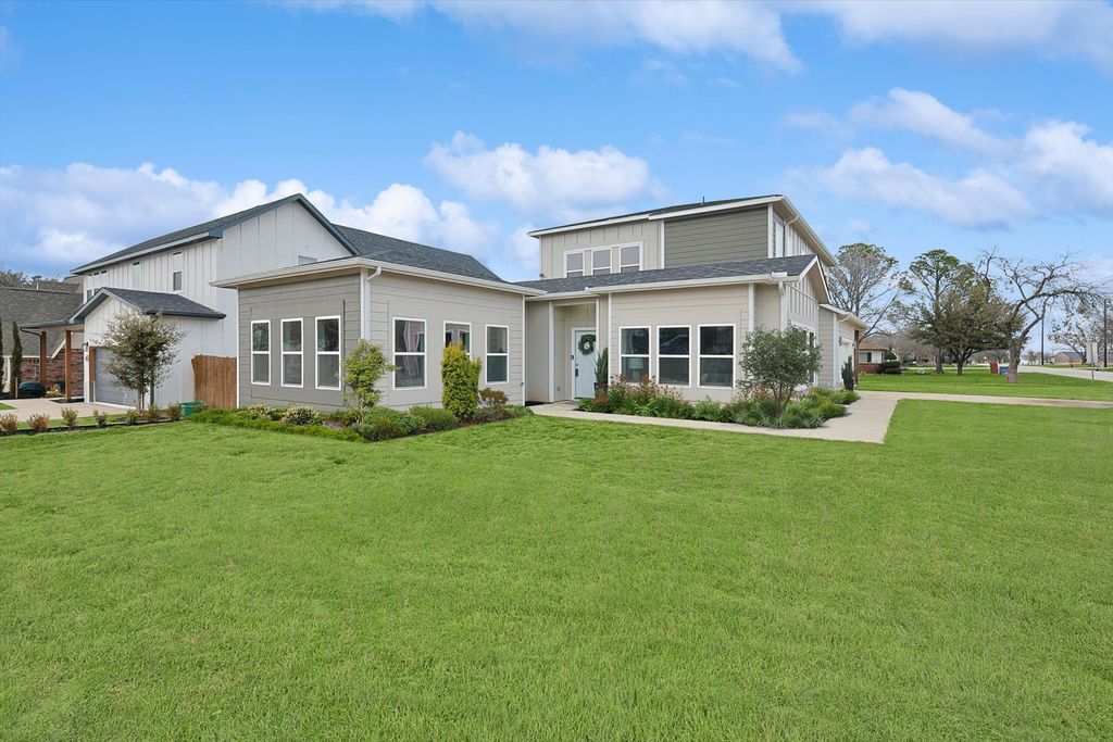 315 Lois Street, Roanoke, TX 76262