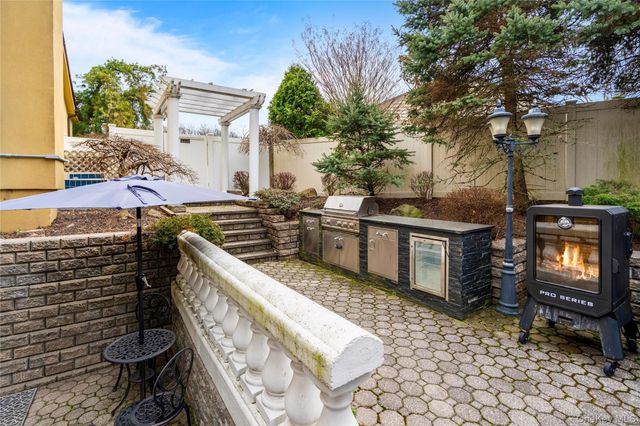 12 Kingswood Circle, Old Bethpage, NY 11804