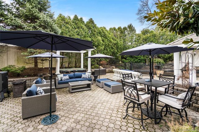 12 Kingswood Circle, Old Bethpage, NY 11804