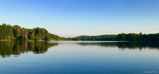 60 Arbutus Street, Putnam Valley, NY 10579