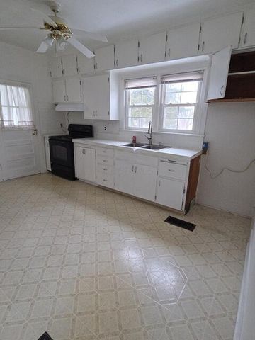 80 S Hartford Avenue, Centerburg, OH 43011