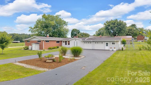 10 Moland Drive, Etowah, NC 28729