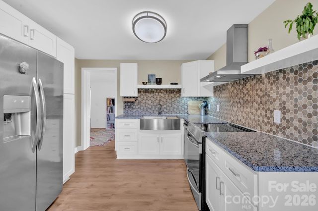 10 Moland Drive, Etowah, NC 28729