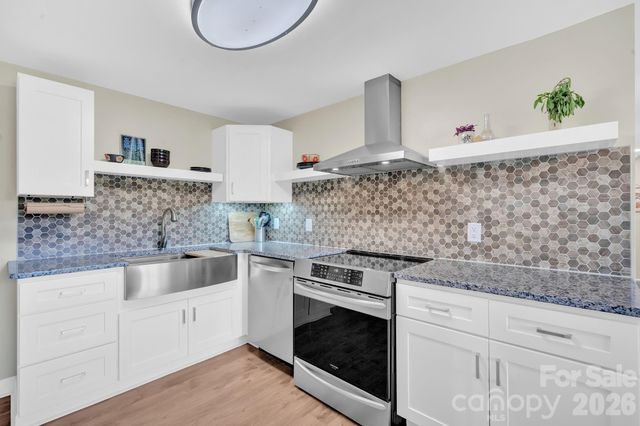 10 Moland Drive, Etowah, NC 28729