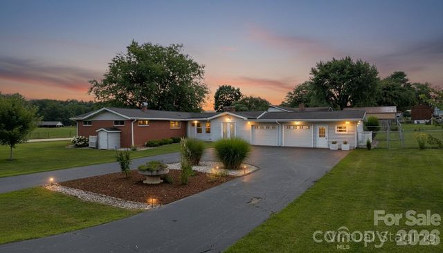 10 Moland Drive, Etowah, NC 28729