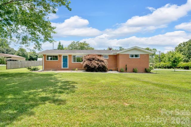 10 Moland Drive, Etowah, NC 28729