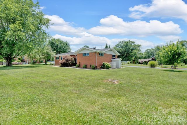 10 Moland Drive, Etowah, NC 28729