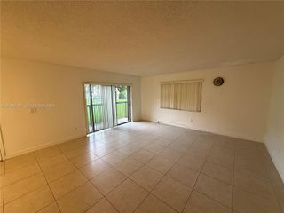 7995 SW 86th St 305, Miami, FL 33143