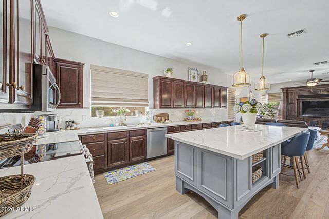 3915 E MEADOWVIEW Drive, Gilbert, AZ 85298