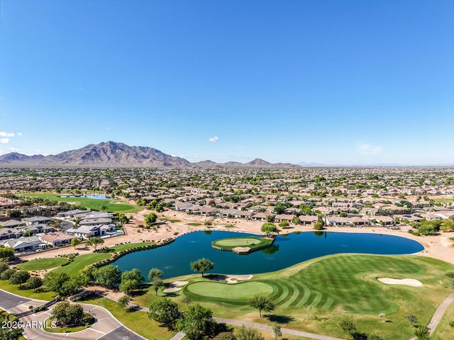 3915 E MEADOWVIEW Drive, Gilbert, AZ 85298