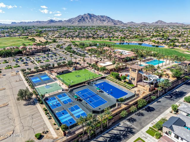 3915 E MEADOWVIEW Drive, Gilbert, AZ 85298