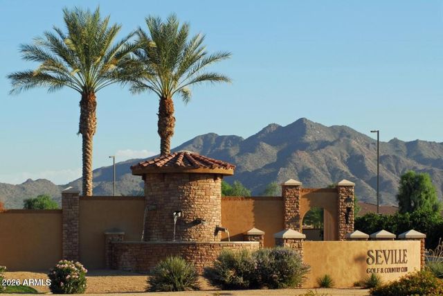 3915 E MEADOWVIEW Drive, Gilbert, AZ 85298