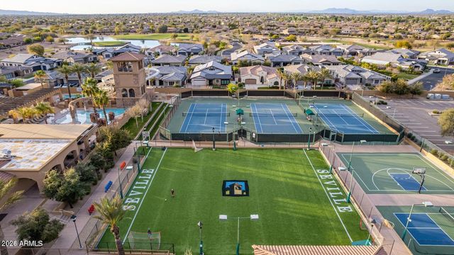 3915 E MEADOWVIEW Drive, Gilbert, AZ 85298