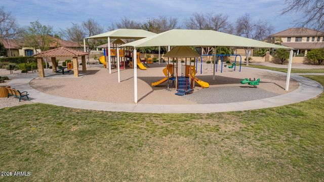 3915 E MEADOWVIEW Drive, Gilbert, AZ 85298