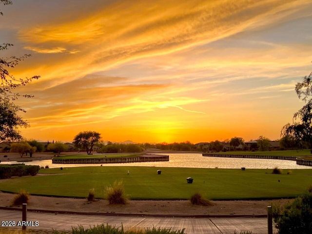 3915 E MEADOWVIEW Drive, Gilbert, AZ 85298