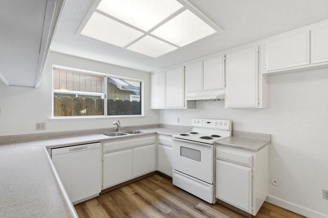 1413 Wrenwood Way, Madera, CA 93638