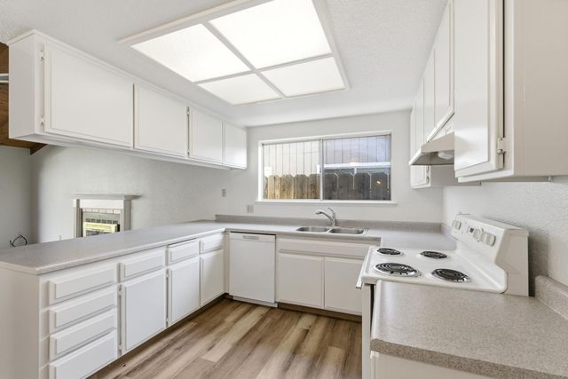 1413 Wrenwood Way, Madera, CA 93638