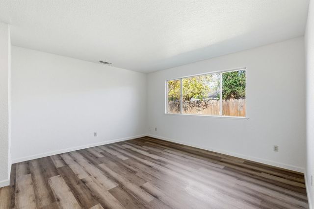 1413 Wrenwood Way, Madera, CA 93638