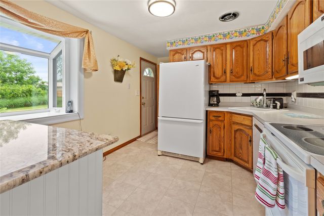 2815 MIDLAND Drive, Erie, PA 16506
