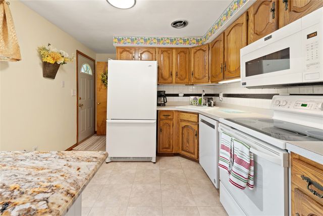 2815 MIDLAND Drive, Erie, PA 16506