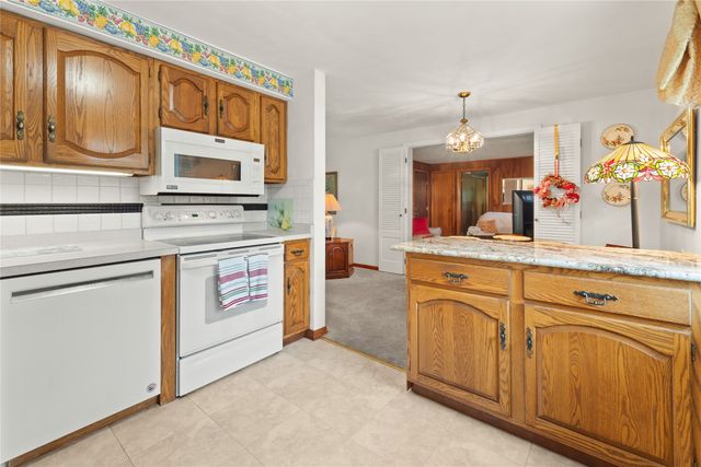 2815 MIDLAND Drive, Erie, PA 16506