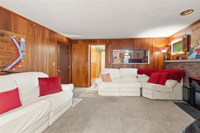 2815 MIDLAND Drive, Erie, PA 16506