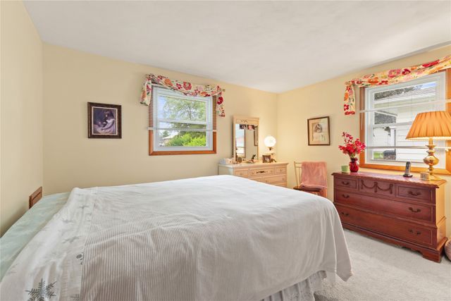 2815 MIDLAND Drive, Erie, PA 16506