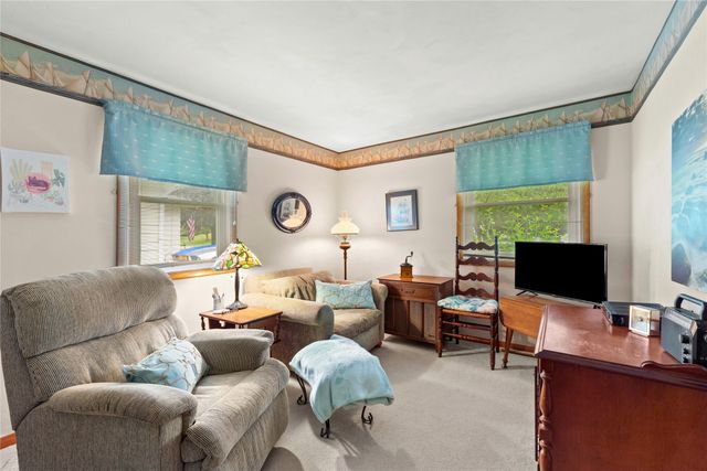 2815 MIDLAND Drive, Erie, PA 16506