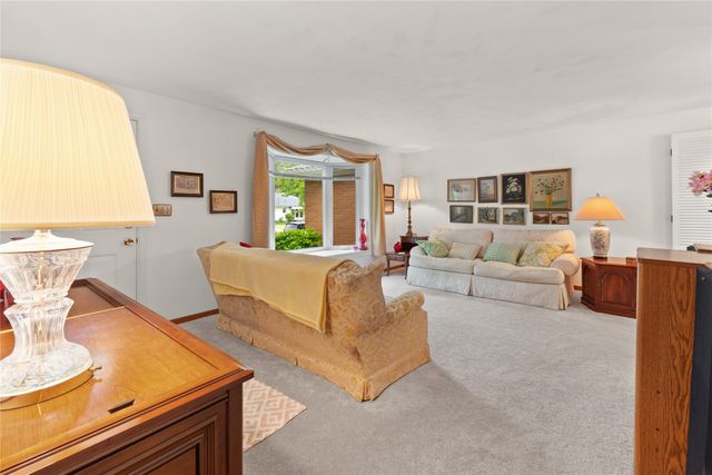 2815 MIDLAND Drive, Erie, PA 16506