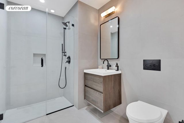 24 HUNTINGTON Street, New York City, NY 11231