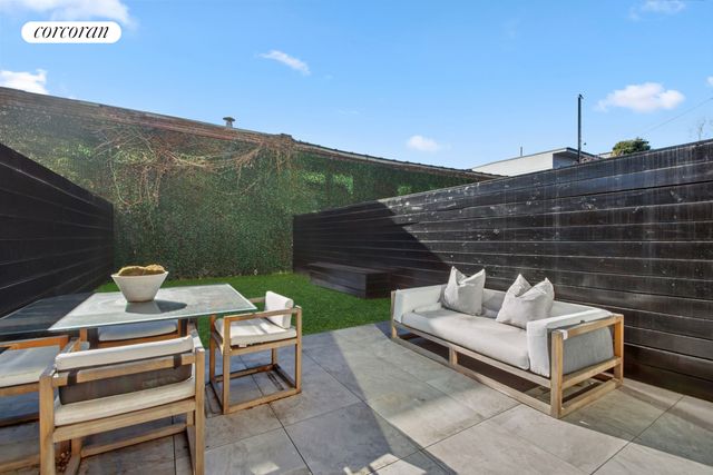 24 HUNTINGTON Street, New York City, NY 11231