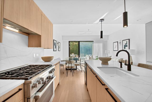 24 HUNTINGTON Street, New York City, NY 11231