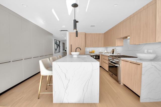 24 HUNTINGTON Street, New York City, NY 11231