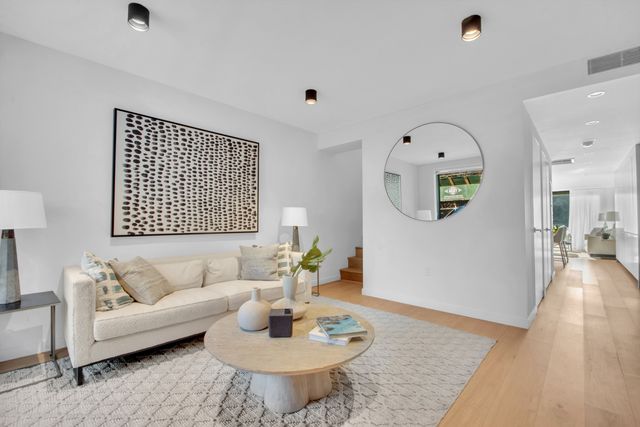 24 HUNTINGTON Street, New York City, NY 11231