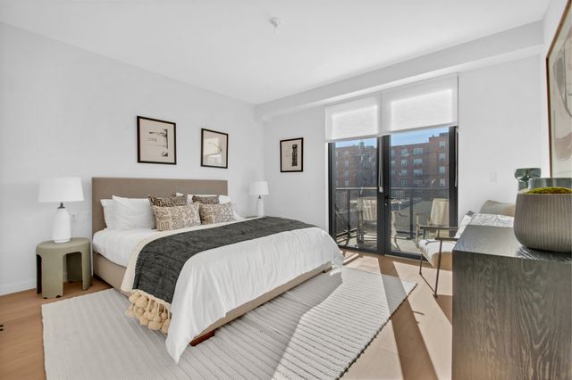 24 HUNTINGTON Street, New York City, NY 11231