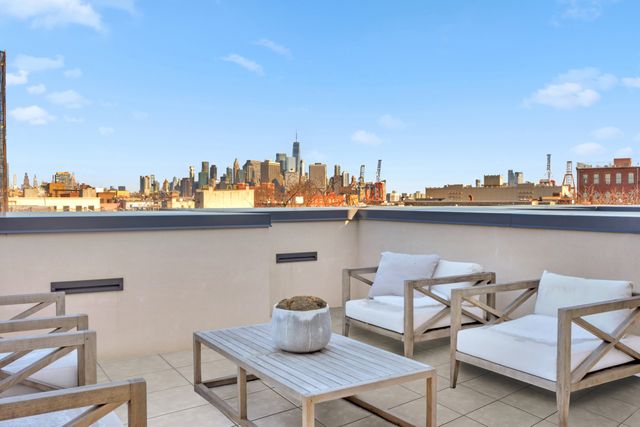 24 HUNTINGTON Street, New York City, NY 11231