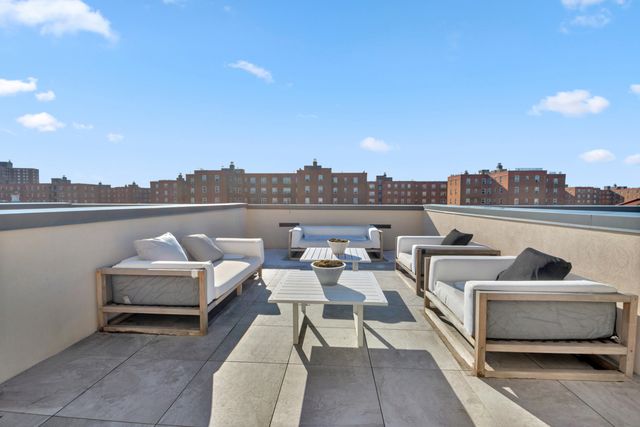 24 HUNTINGTON Street, New York City, NY 11231