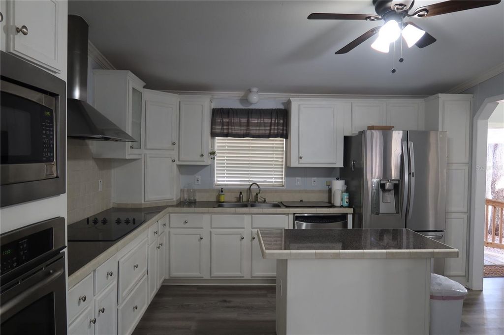 Image 2 of property listing at 25157 BUTTONWOOD DRIVE, Astatula, FL 34705