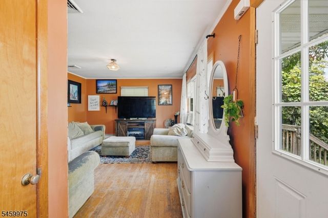 74 Trinity St, Newton Town, NJ 07860