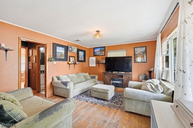 74 Trinity St, Newton Town, NJ 07860