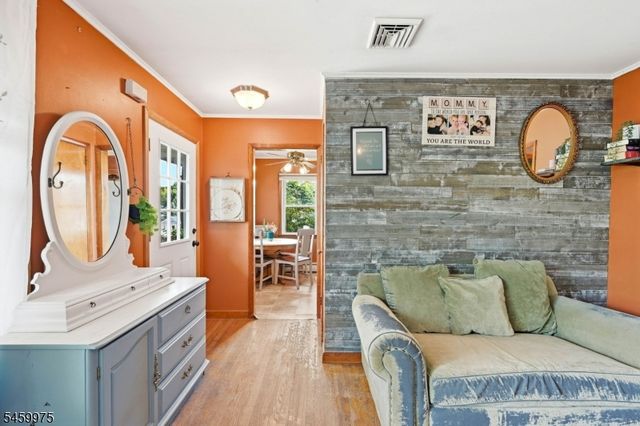 74 Trinity St, Newton Town, NJ 07860