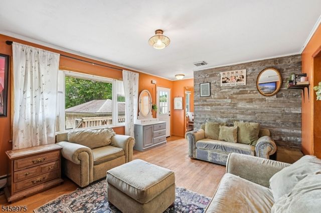 74 Trinity St, Newton Town, NJ 07860